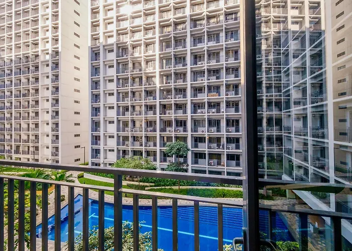 Apartment 3 Condos*8 Beds*3 Bathrooms*3 Kitchens*4 Pools*@ Shore2 Moa Manila